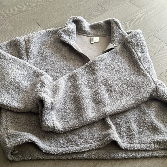 Brand new without tags grey Sherpa sweater - Picture 4 of 4